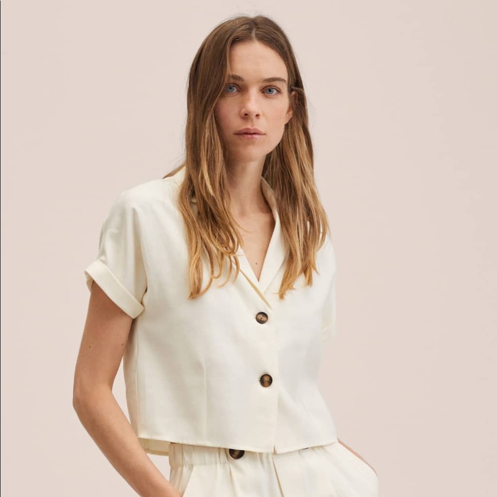 Buttoned crop shirt